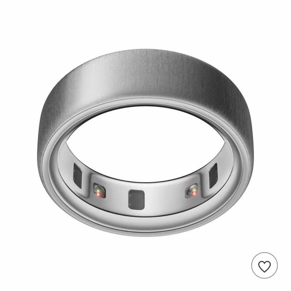 Oura Ring 4— Brushed Silver Smart Wellness Ring w/ Travel Charger
